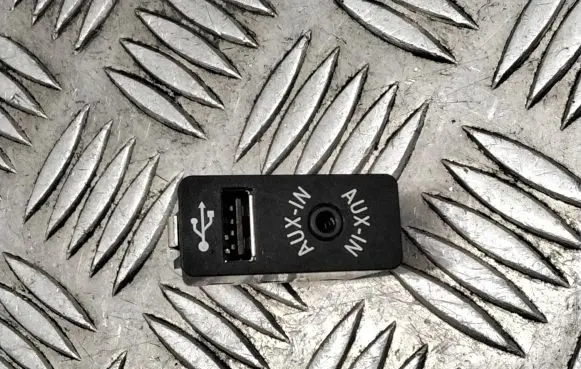 BMW X5 F15 USB socket connector 9266607