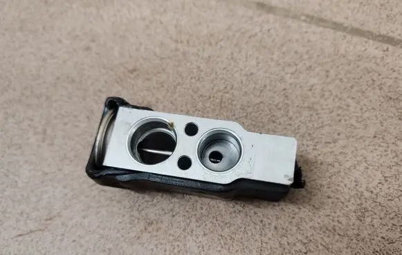 Subaru Legacy Air conditioning (A/C) expansion valve 
