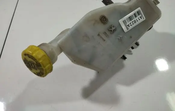 Peugeot 207 Brake fluid reservoir 82067093L