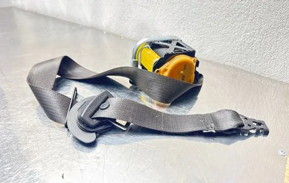 Opel Mokka Front seatbelt 95301329