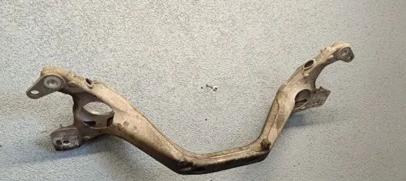 Audi Q7 4L Engine mounting bracket 7L8199207A