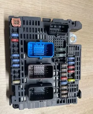 Citroen DS4 Fuse module 19327559 9677987180