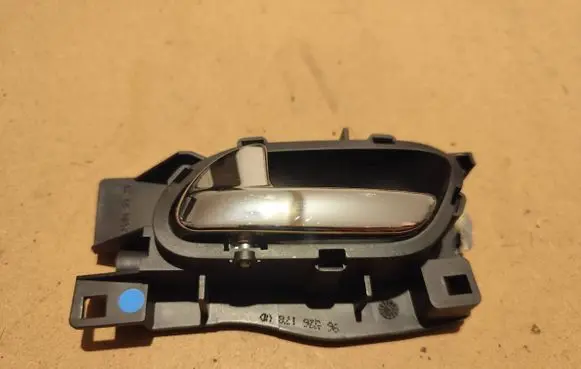 Peugeot 407 Rear door interior handle 9652617880