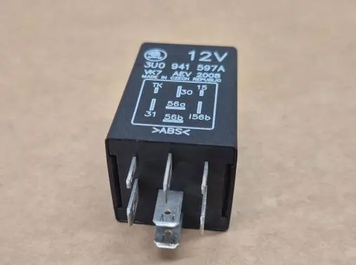 Skoda Superb B5 (3U) Other relay 3U0941597A AEV2008 31566156B