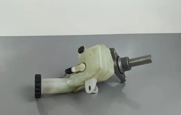 Mitsubishi Eclipse Cross Master brake cylinder