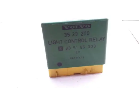 Volvo 850 Hazard warning light relay 3523200 895166000