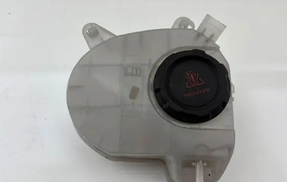Volkswagen Tiguan Coolant expansion tank/reservoir 5WA121407F