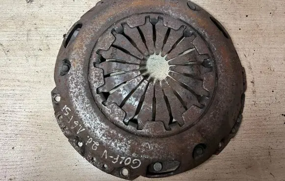 Volkswagen Golf V Pressure plate 