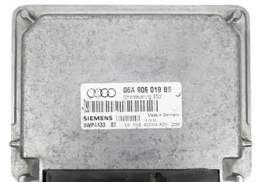 Audi A3 S3 8L Engine control unit/module 06A906019BS 5WP4433