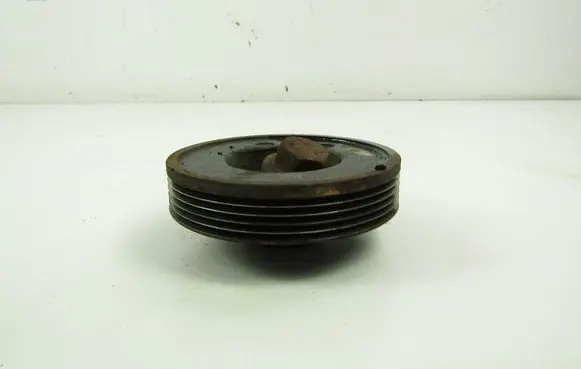 Skoda Fabia Mk1 (6Y) Crankshaft pulley 047105253A