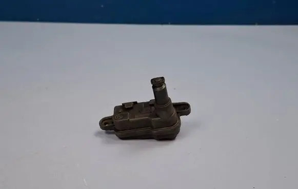 Seat Leon IV Fuel tank cap lock motor 8V0862159