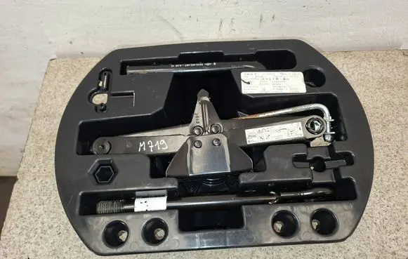 Renault Captur Tool box 300978