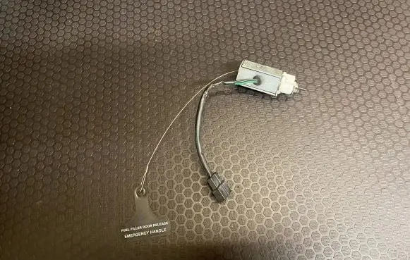 KIA Sorento Fuel tank cap lock 