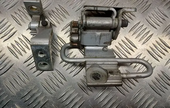 Audi A6 S6 C6 4F Front door hinges set 8E0831412B