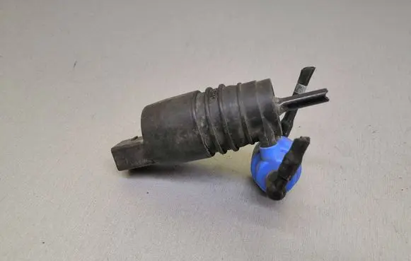 Volkswagen Golf V Windscreen/windshield washer pump PA6GBGF30