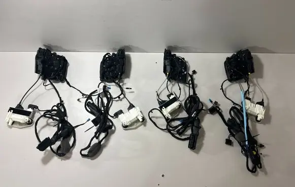 BMW XM Front door lock 7477699 7477702