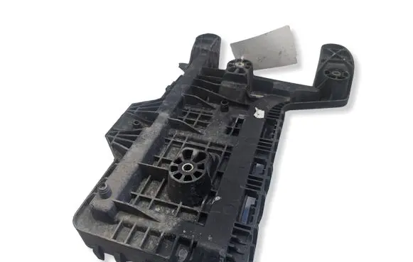 Volkswagen PASSAT CC Battery tray 1K0915333H