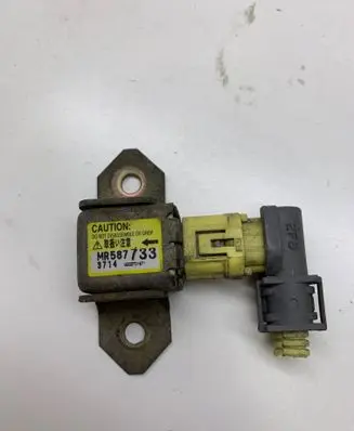 Mitsubishi Outlander Airbag deployment crash/impact sensor MR587733 W002T01671 3714