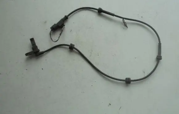 Nissan Primera ABS wheel speed sensor 