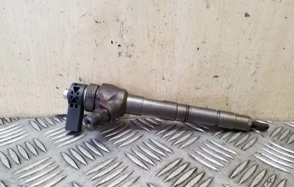 Skoda Octavia Mk3 (5E) Fuel injector 0445110477 04L130277G