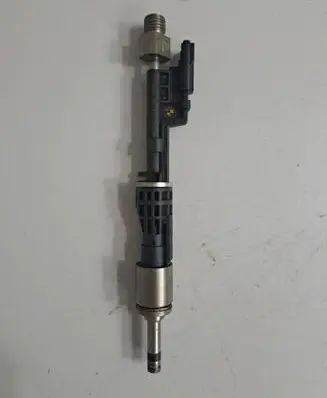 BMW 5 F10 F11 Fuel injector 7568607