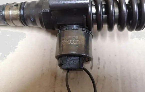 Audi A4 S4 B7 8E 8H Fuel injector 03G130073G
