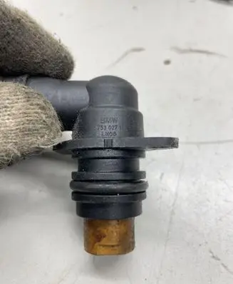 BMW 6 E63 E64 Breather hose/pipe 7530271