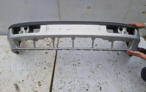 Volkswagen PASSAT B4 Front bumper 3A0807217E