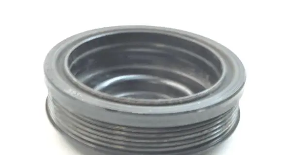 Volkswagen Tiguan Crankshaft pulley 038105243M