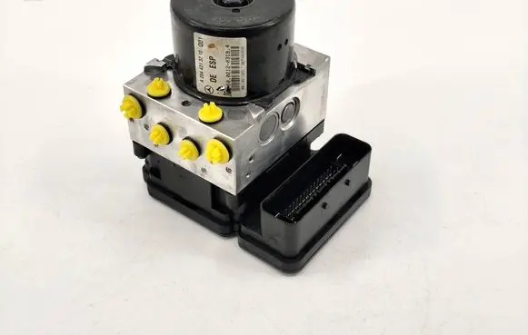 Mercedes-Benz C W204 ABS Pump A2045455132 A2044313712 10021203194