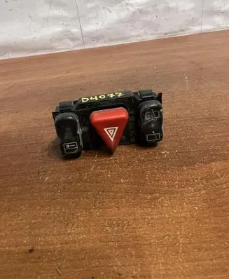 Mercedes-Benz E W210 Hazard light switch 2108208010 D4077