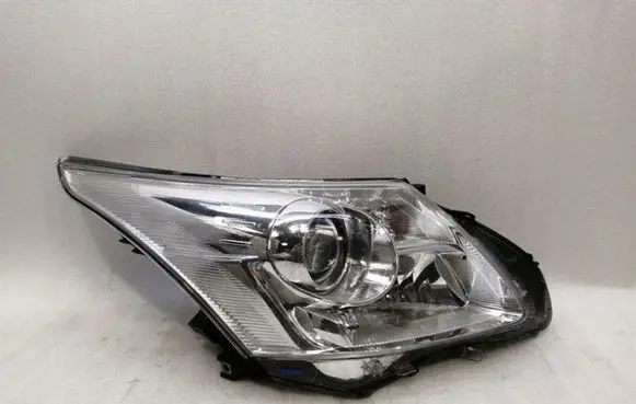 Toyota Avensis T270 Headlight/headlamp 8566330010