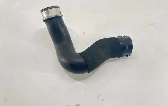 Audi Q7 4L Intercooler hose/pipe 7L6145738A