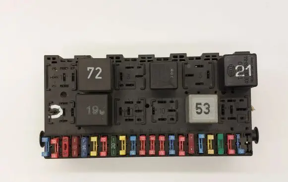 Volkswagen Golf I Fuse box set 357937039