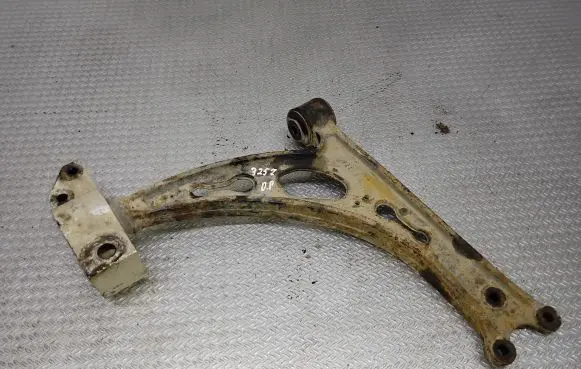 Volkswagen PASSAT B6 Front lower control arm/wishbone