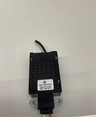 Volkswagen Golf VI Aerial antenna amplifier 5M0035570B