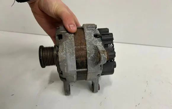Renault Clio IV Generator/alternator tg12s272