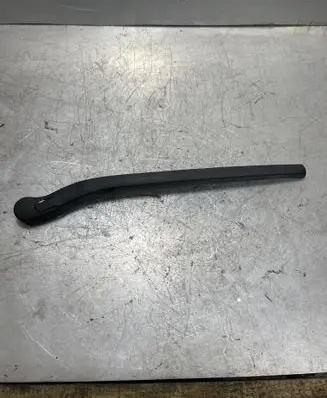 BMW 5 E60 E61 Rear wiper blade arm 7066173