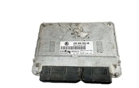 Skoda Fabia Mk2 (5J) Engine control unit/module 03E906033AB