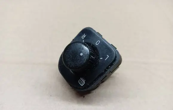 Volkswagen PASSAT B7 Wing mirror switch 1K0959565L
