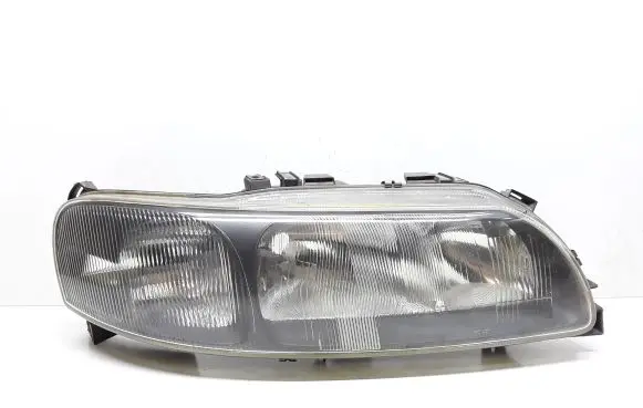 Volvo V70 Headlight/headlamp 8662922