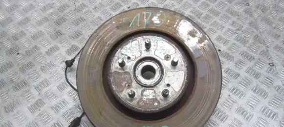 Honda CR-V Front wheel hub spindle knuckle