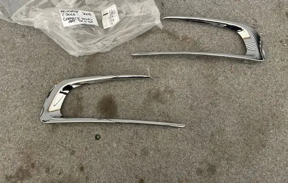 Peugeot 2008 I Front bumper lower grill 06122019L