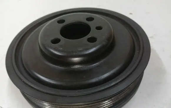 Volkswagen Sharan Crankshaft pulley 038105243M