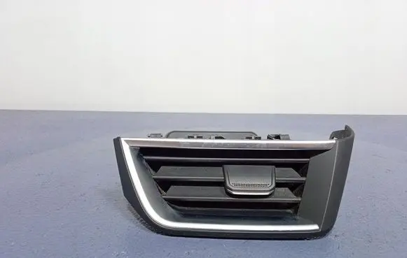 Renault Clio V Dashboard side air vent grill/cover trim 687604560R