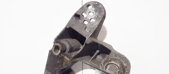 Volkswagen PASSAT B5 Engine mounting bracket 4b0199351b