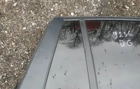 Chrysler Pacifica Rear vent window glass 