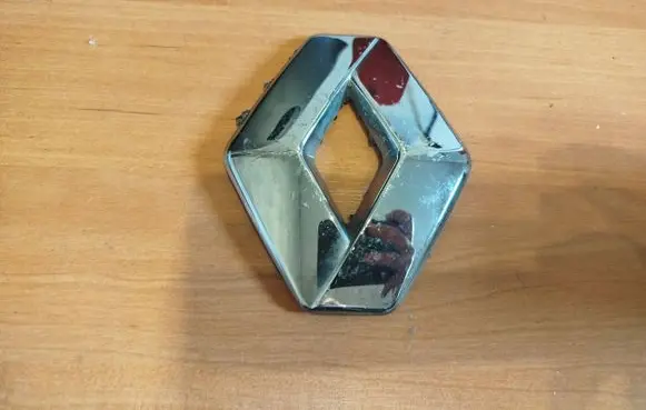 Renault Twingo III Manufacturers badge/model letters 