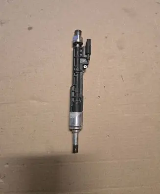 BMW X3 F25 Fuel injector 7597870