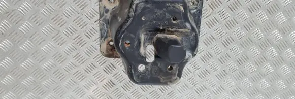 Opel Frontera B Spare wheel mounting bracket 